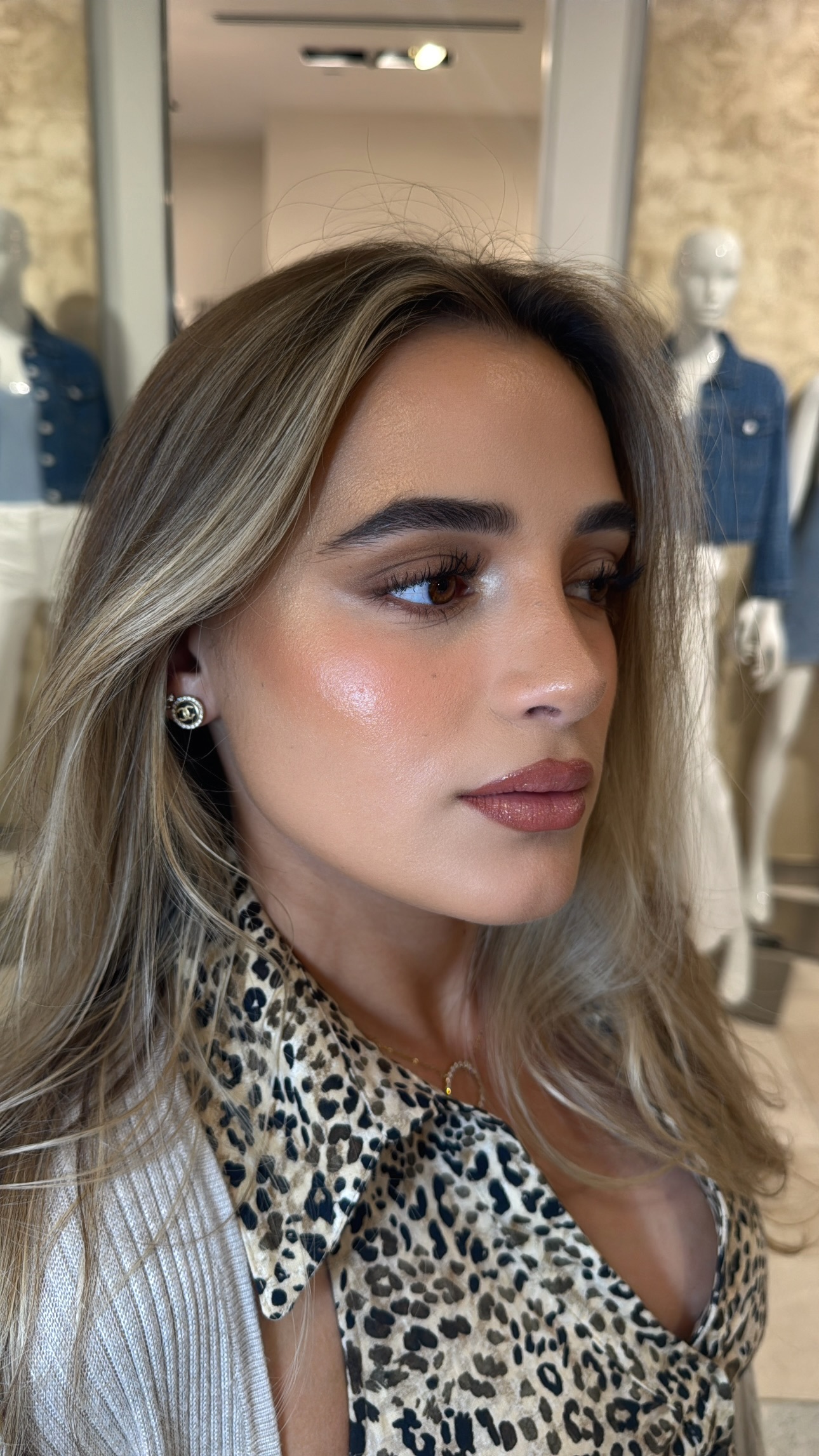 Facetune_13-08-2025-10-56-54 (1)